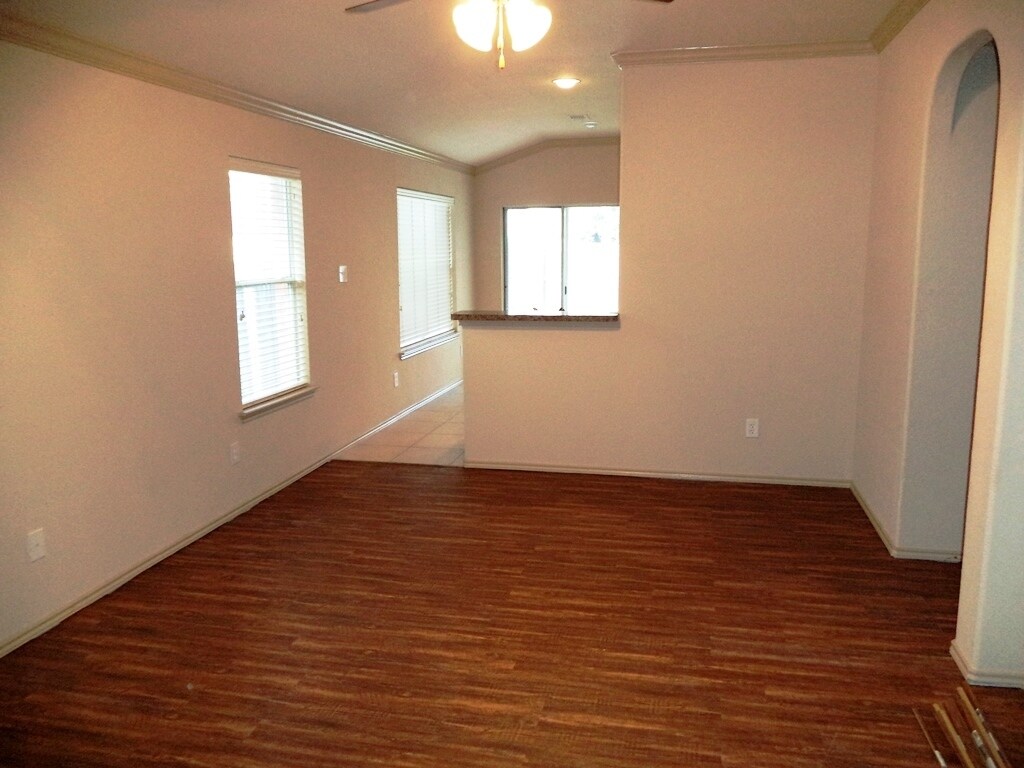 Building Photo - 2121 Ingrid Ln