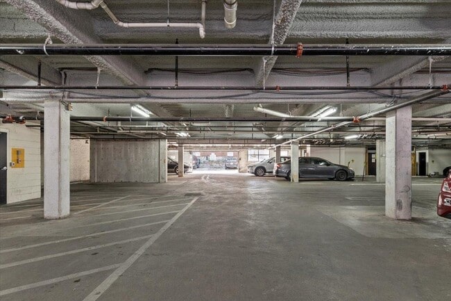 Building Photo - 1333 W Broad St