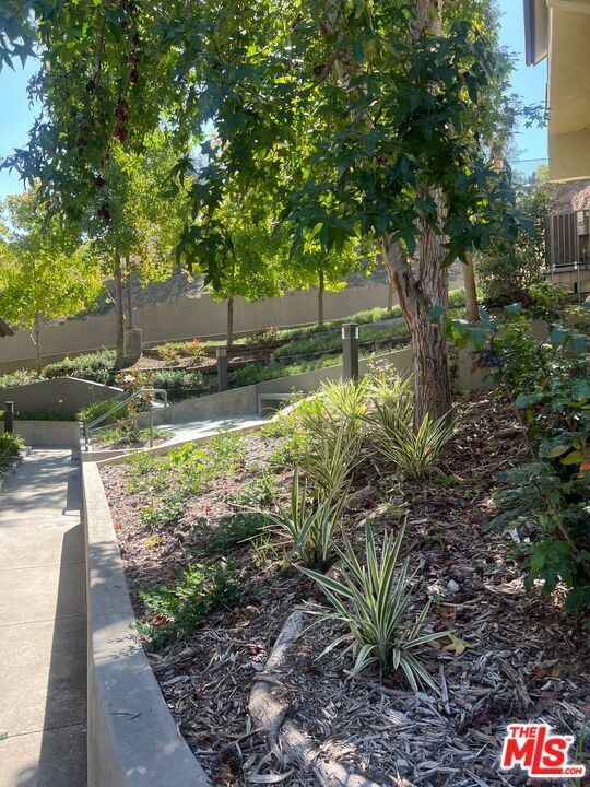 Building Photo - 4600 Don Lorenzo Dr