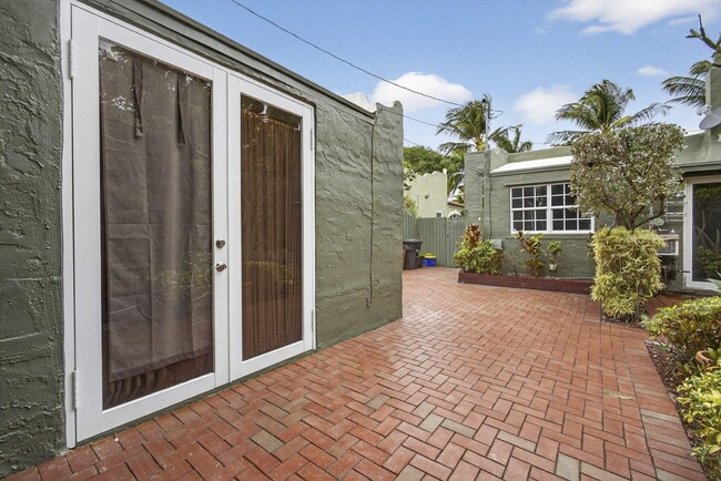 Building Photo - 616 Upland Rd