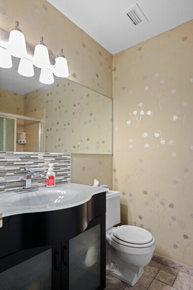 Building Photo - 3000 Farnam St