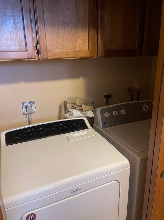 Building Photo - Beautiful furnished house in Stateline available now!