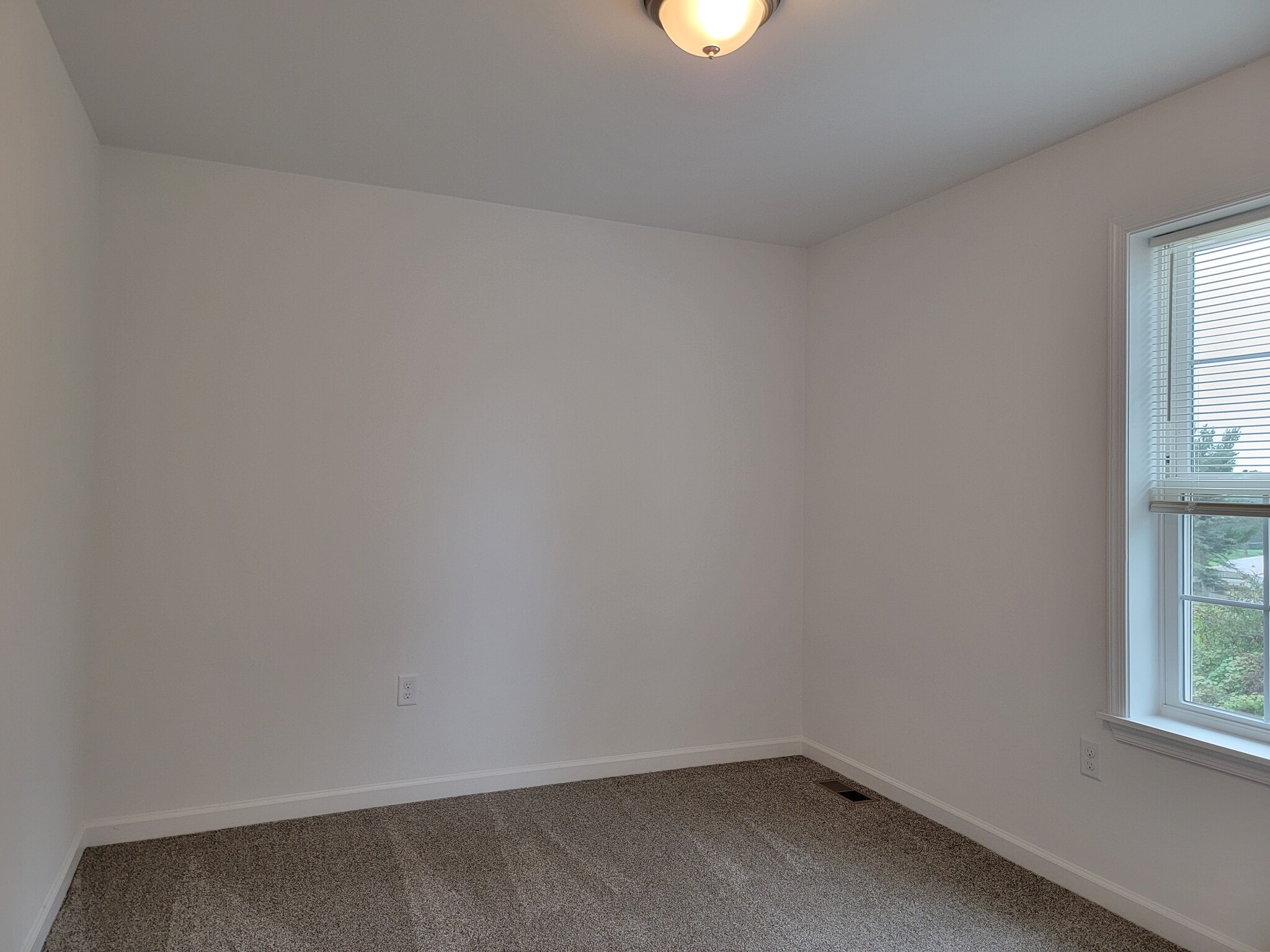 Building Photo - 140 Robert Cir