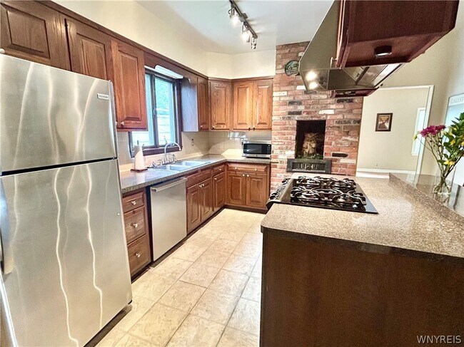 Building Photo - 40 Oakland Pl