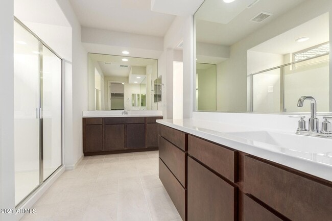 Building Photo - 8757 W Rancho Dr