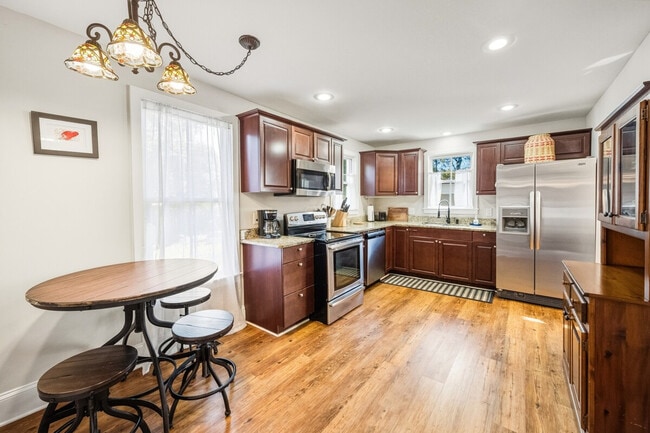 Building Photo - 220 Cleland St