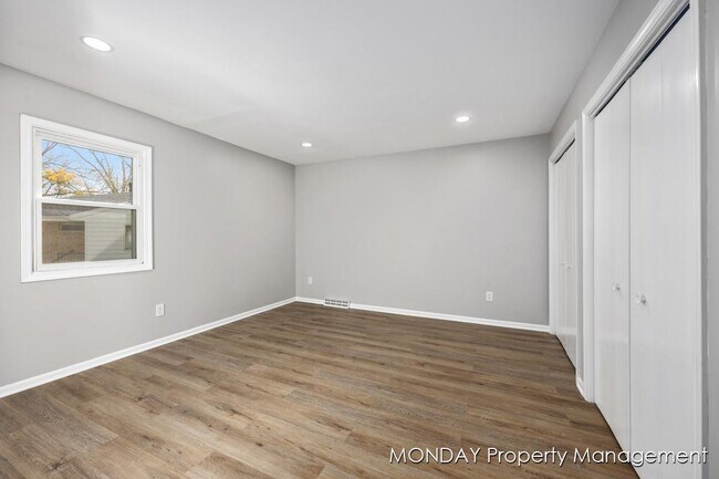 Building Photo - 945-947 Lancashire Ct - 947