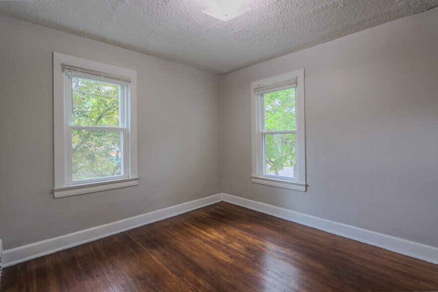 Building Photo - 3239 Clague Rd