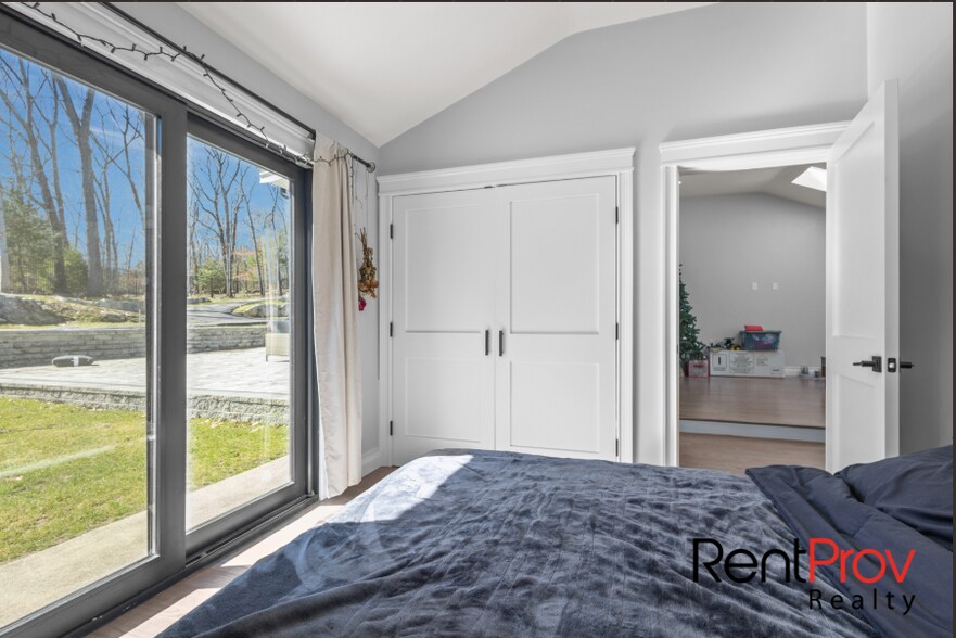 Building Photo - 517 Country View Dr