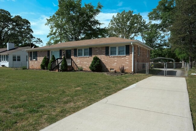 Building Photo - Charming 3/1.5 ranch style house!