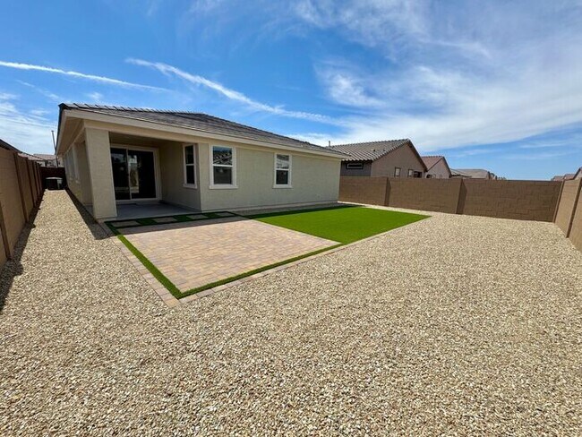 Building Photo - NEW 5 Bedroom 3 Bathroom Home Available fo...