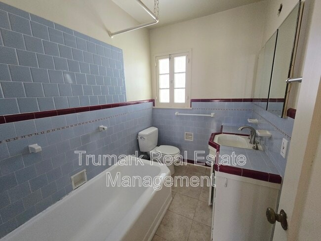 Building Photo - 1112.5 N Maryland Ave