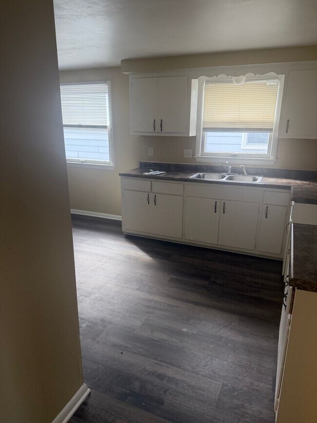 Building Photo - 7032 W Mill Rd