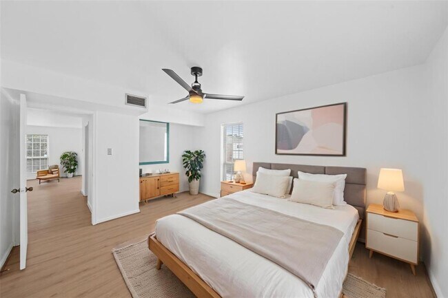 Building Photo - 6410 Del Monte Dr