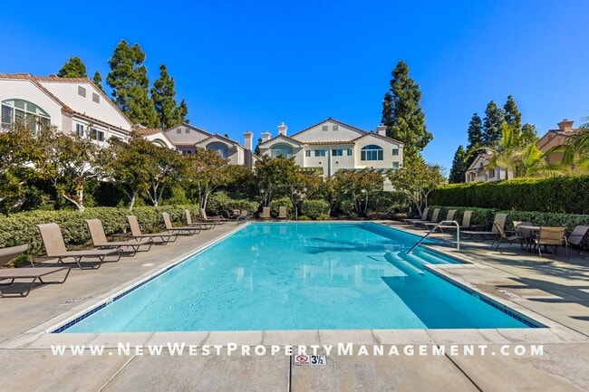 Building Photo - Newly renovated 2-bedroom UTC townhome in the coveted Andria of Renaissance at La Jolla community...
