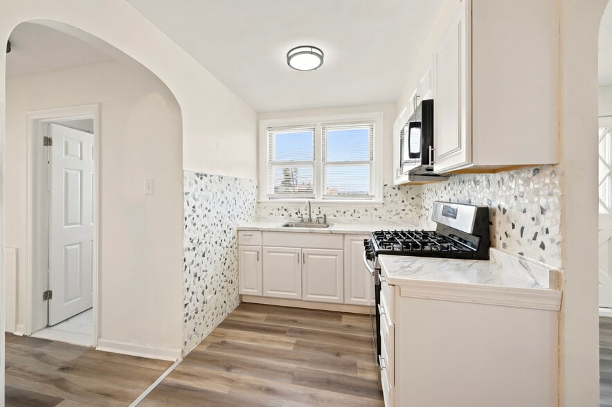 Building Photo - 6713 E Roosevelt Blvd