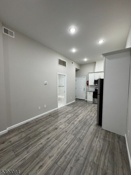 Building Photo - 154 Garside St