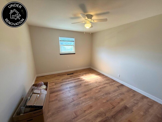 Building Photo - 7220 N Moberly Dr