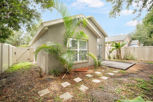 Building Photo - Family-Friendly 3BR Home with Yard, Office...