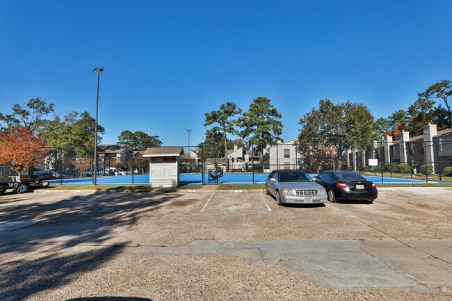 Building Photo - 17401 Red Oak Dr
