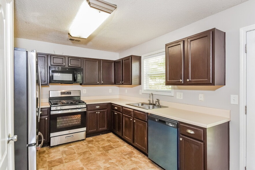 Building Photo - 108 Mount Comet Ct