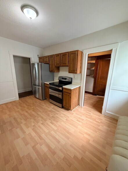 Building Photo - 142 Maplewood Ave