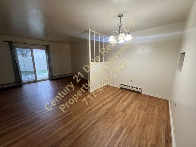 Building Photo - 2 Bedroom Townhouse in West York