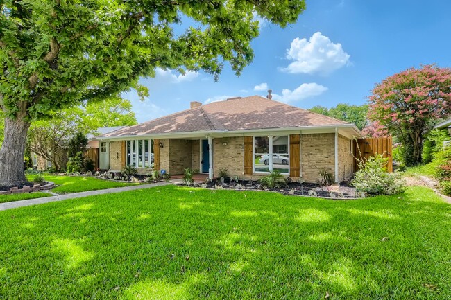 Building Photo - Sensational Prestonwood home with outdoor ...