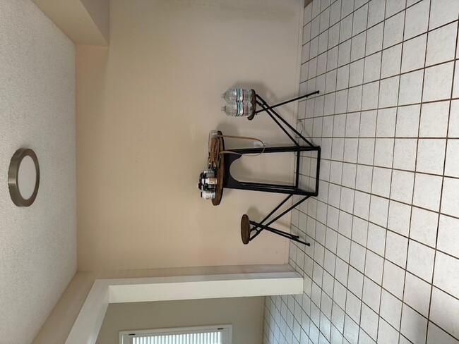 Building Photo - 9209 W Glen Oaks Cir N