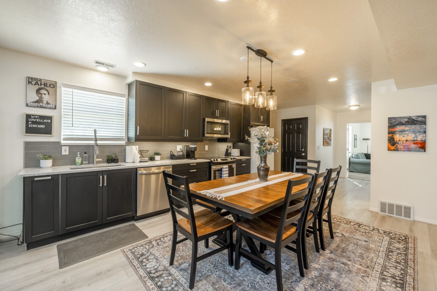 Building Photo - 924 Lowell Ave S