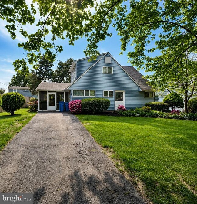 Building Photo - 15 Catalpa Ln