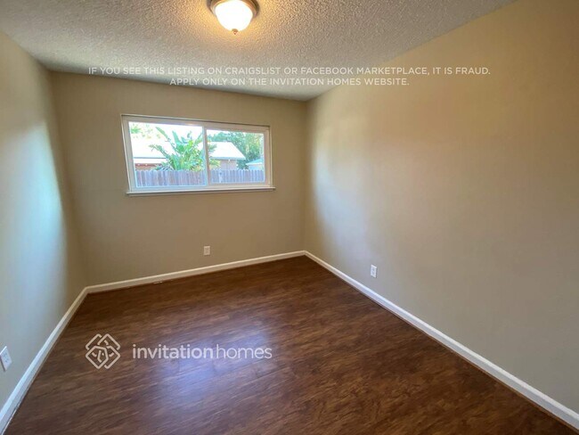 Building Photo - 1637 Amapola St