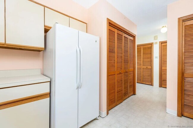 Building Photo - 46 Millbrook Ct