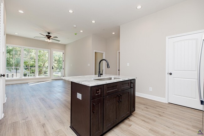 Building Photo - 1013 Northside Dr