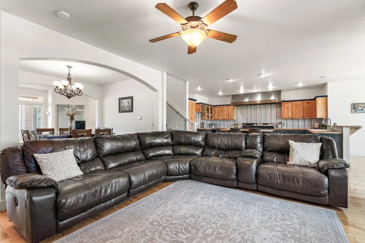 Building Photo - 18227 Southlake Cir