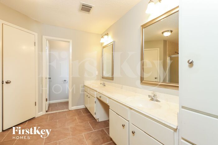 Building Photo - 10715 Kirkvale Dr