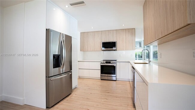 Building Photo - 15340 SW 85th Ave