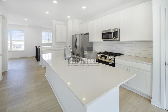 Building Photo - 6574 Halsey St