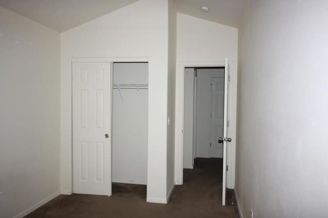 Building Photo - 13102 NE 26th St