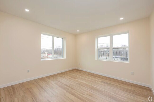 Building Photo - 141 Bridge St