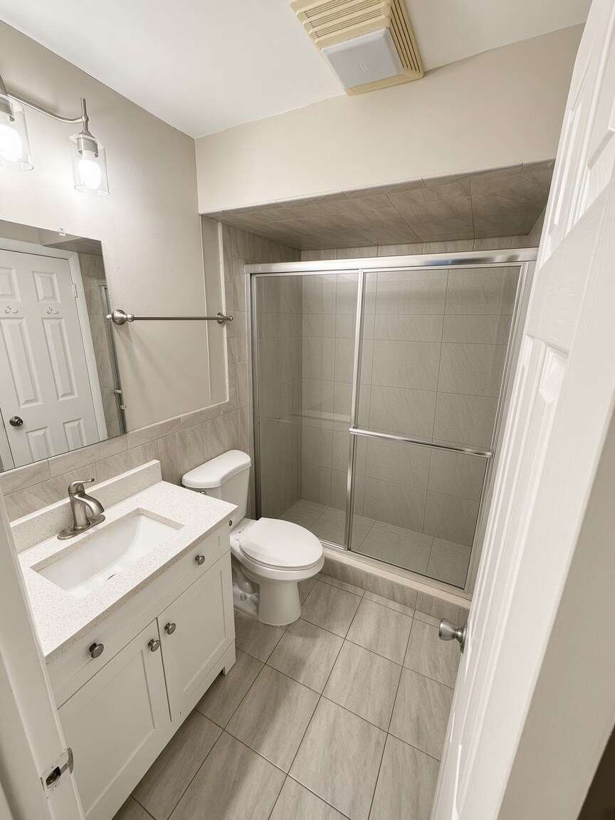 Building Photo - 5260 Bosque Ln