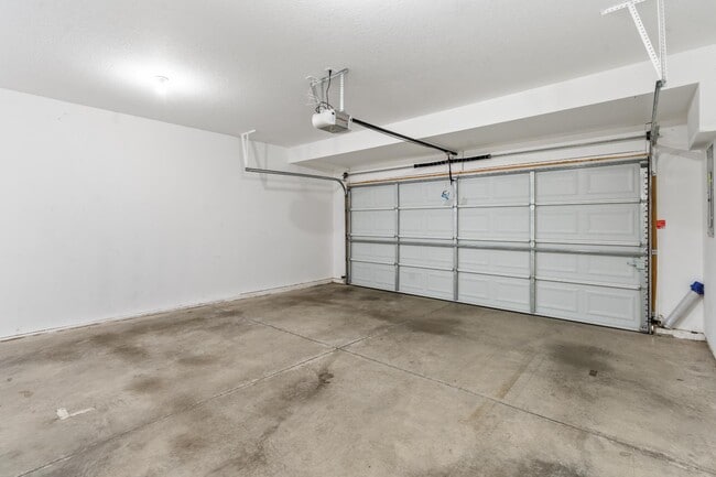 Building Photo - 5005 Devils Glen Rd