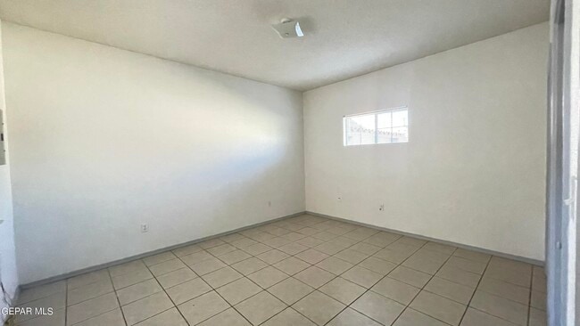 Building Photo - 2717 Idalia Ave
