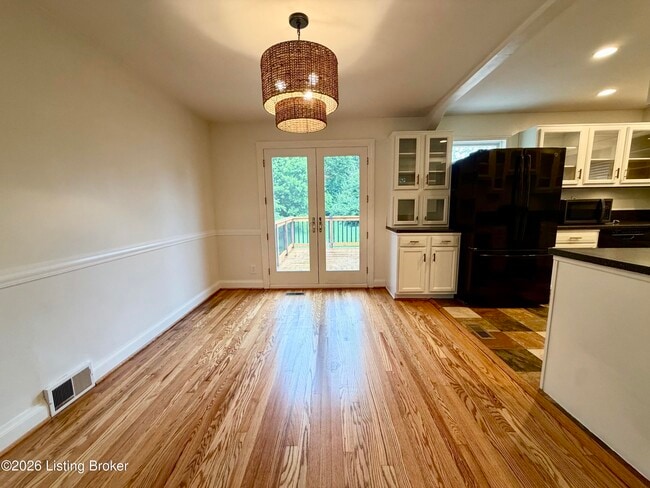 Building Photo - 2219 Woodbourne Ave