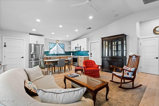 Building Photo - 3842 E San Miguel Ave