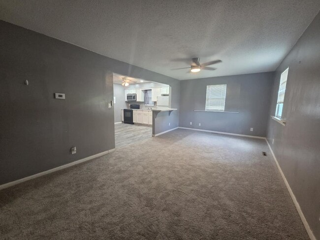 Building Photo - Updated Duplex for Rent