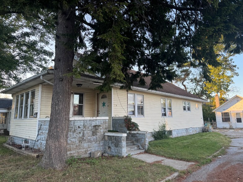 Building Photo - 119 W Willow Dr
