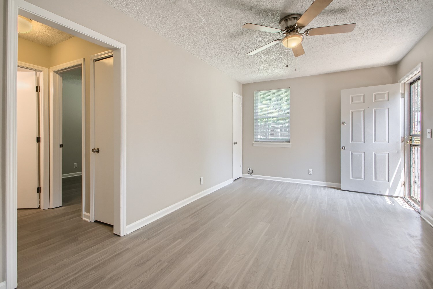 Building Photo - 4233 Valley Grove Dr
