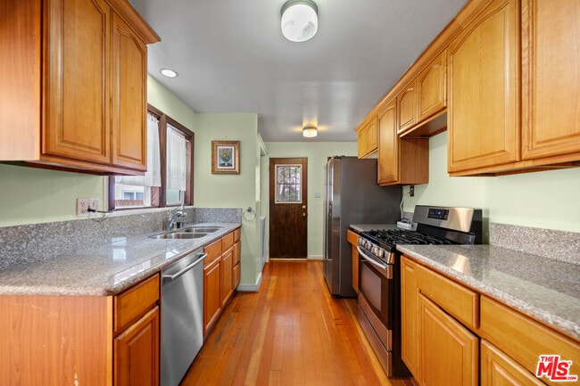 Building Photo - 609 Padilla St