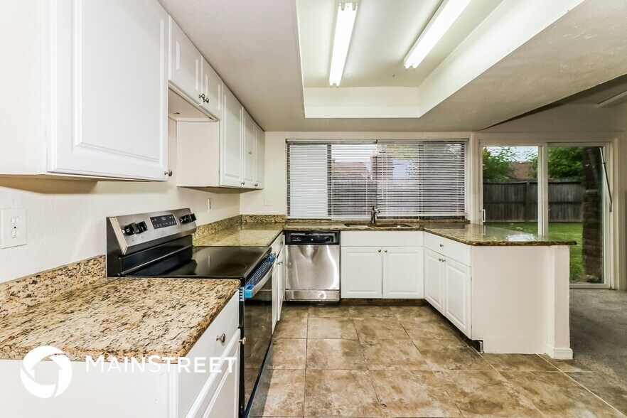 Building Photo - 16814 Macleish Dr
